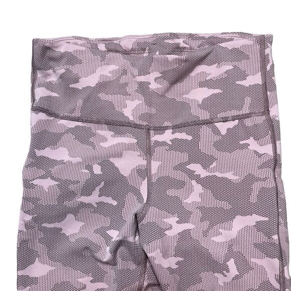 ATHLETA Ultimate Stash Pocket Texture Camo Capri Pink Size Medium - Picture 5 of 13